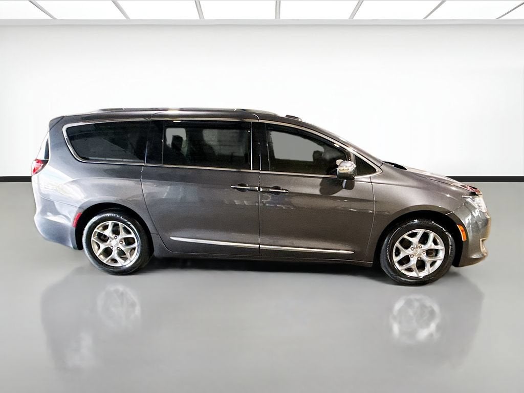 2018 Chrysler Pacifica — detail view