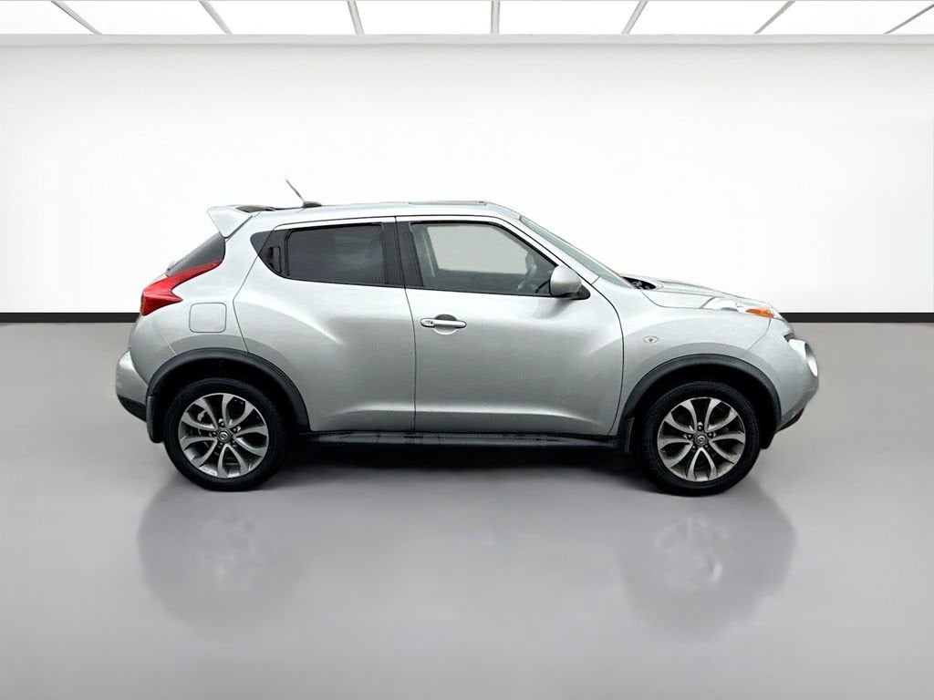 2011 Nissan Juke — interior view