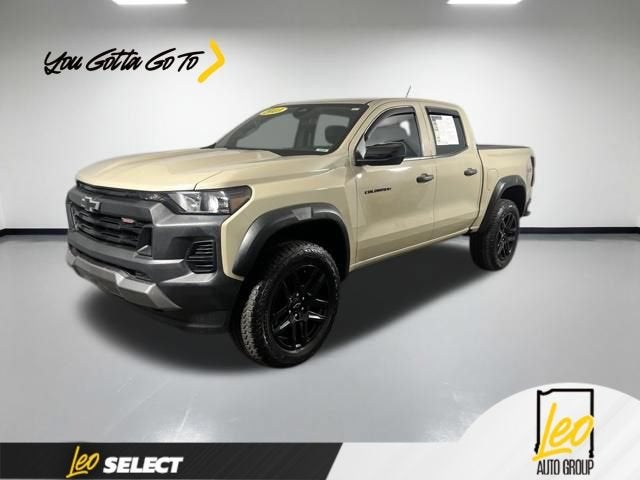 2023 Chevrolet Colorado Trail Boss in Sand Dune Metallic — front three-quarter view