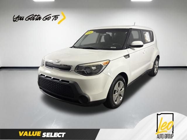 2014 Kia Soul Base in White — front three-quarter view