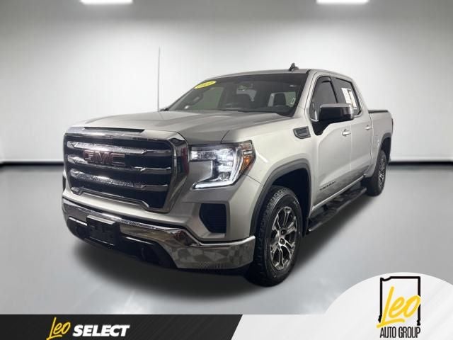 2021 GMC Sierra 1500 SLE in Quicksilver Metallic — front three-quarter view