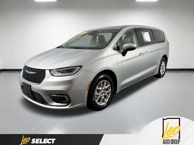 2023 Chrysler Pacifica Touring L in Silver Mist Clearcoat — front three-quarter view