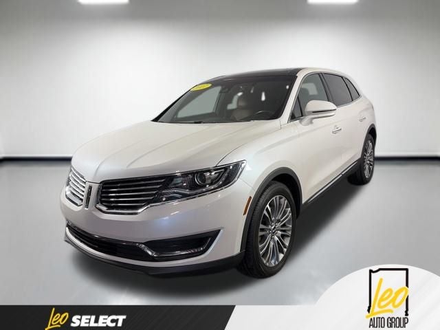 2017 Lincoln MKX Reserve in White Platinum Clearcoat Metallic — front three-quarter view