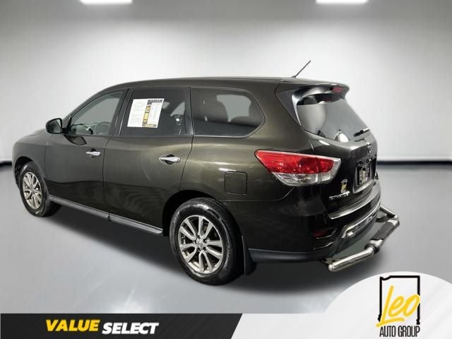 2015 Nissan Pathfinder — interior view