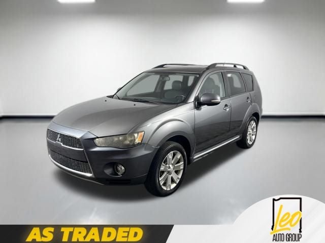2012 Mitsubishi Outlander SE in Gray — front three-quarter view