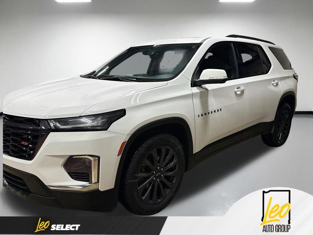 2023 Chevrolet Traverse RS in Summit White — front three-quarter view