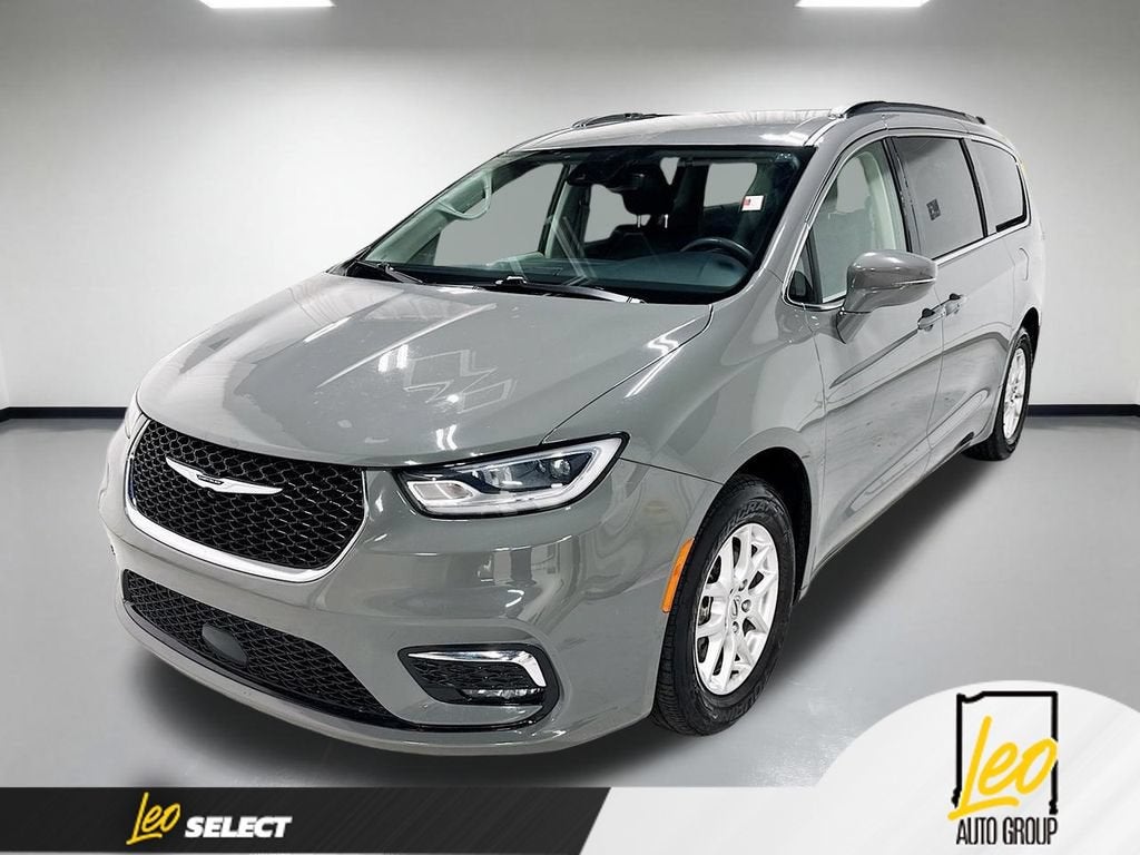 2022 Chrysler Pacifica Touring L in Gray — front three-quarter view